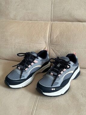 🔥NEW without Box🔥Ryka Women Comfort Sneakers, Leather Upper, 6 Wide